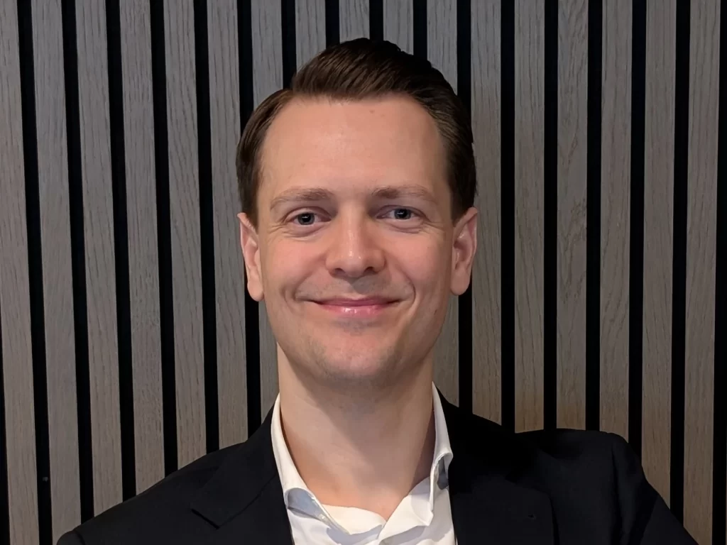 Liten porträttbild Simon Konnéus