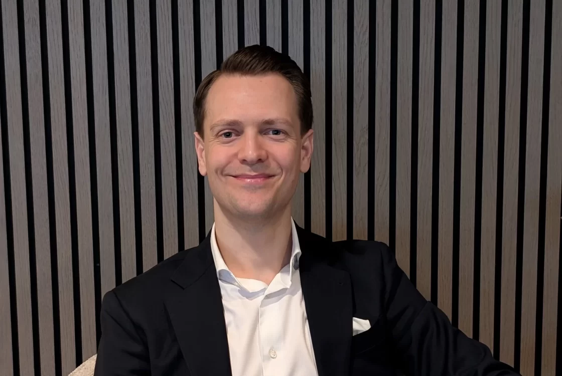 Stor porträttbild Simon Konnéus